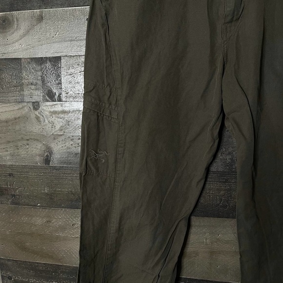 SOLD Arc'teryx Hiking Pants Size 12 32" - Picture 2 of 4